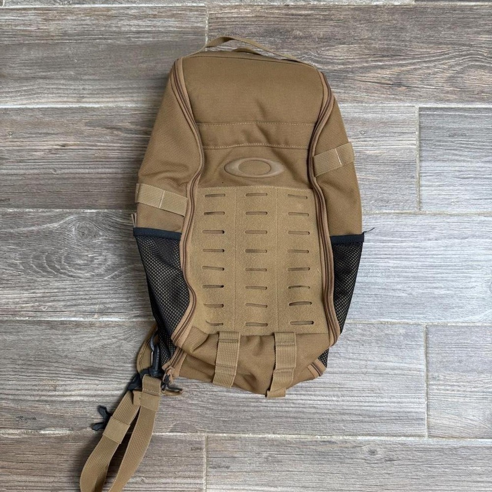 Oakley extractor tactical sling pack 2.0